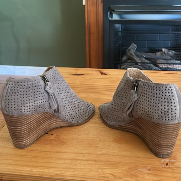 Lucky Brand Jaspur Peep Toe Wedge  Size 8 Grey - Picture 2 of 4